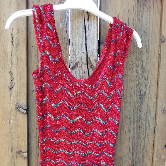 CRIMSON RED TOP - HAND EMBROIDERED WITH SEQUIINS - Picture 5 of 7